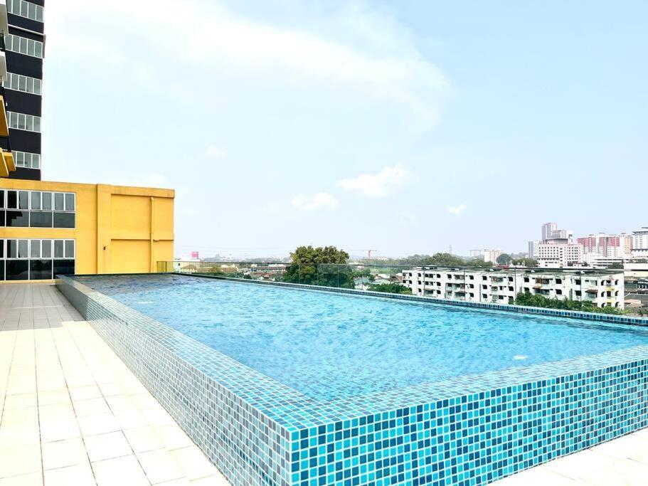 Urban Home-Swimming Pool-City Center 말라카 외부 사진